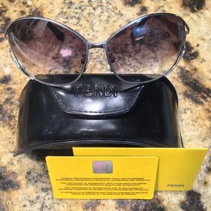 Fendi Oversized Sunglasses 🕶